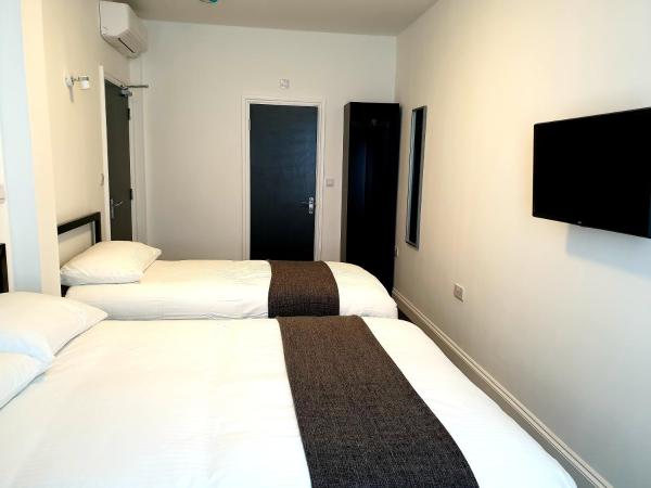 Wanstead Hotel : photo 2 de la chambre chambre triple avec salle de bains privative