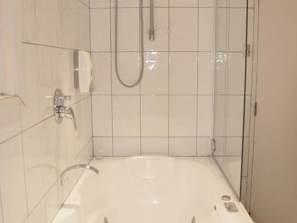 St James Apartments : photo 8 de la chambre studio