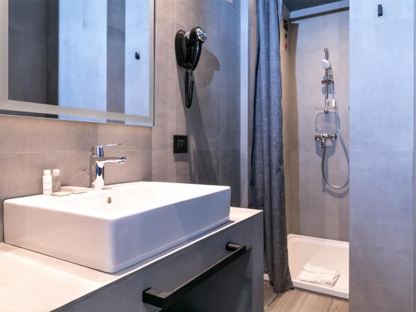 J24 Hotel Milano : photo 1 de la chambre chambre double