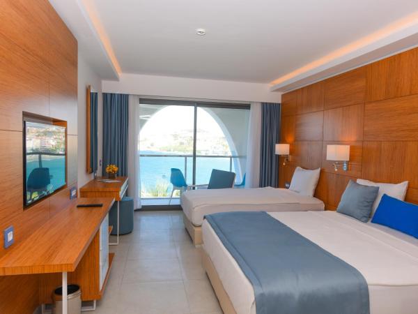 INFINITY BY YELKEN AQUAPARK&RESORTS KUŞADASI : photo 5 de la chambre grande chambre - vue sur mer