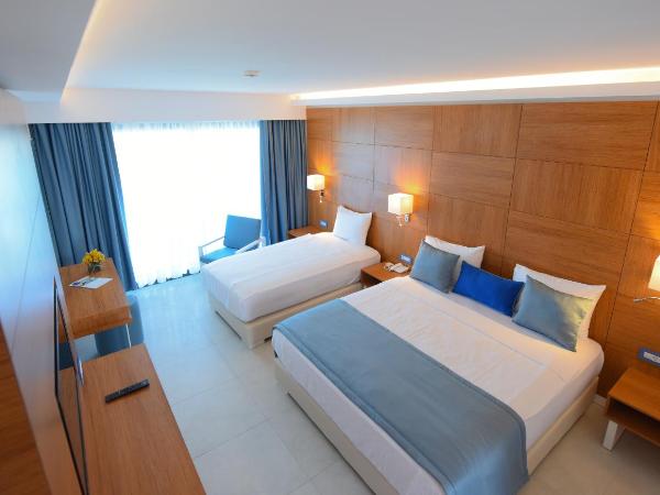 INFINITY BY YELKEN AQUAPARK&RESORTS KUŞADASI : photo 3 de la chambre grande chambre - vue sur mer