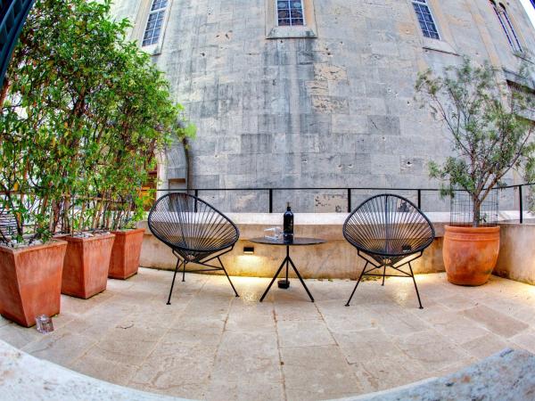 Guest House Forty-Four : photo 1 de la chambre chambre double avec balcon (2 adultes + 1 enfant)