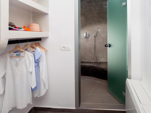 Irene City Villas : photo 4 de la chambre suite 1 chambre avec baignoire spa extérieure