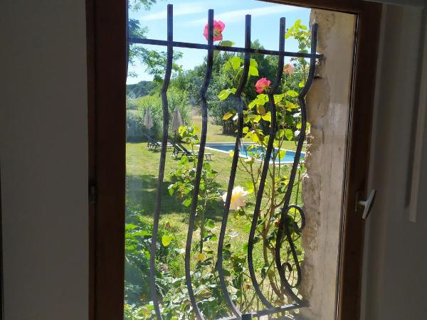 Mas des Cerisiers SPA-SAUNA inclus pour tous les logements : photo 6 de la chambre studio familial