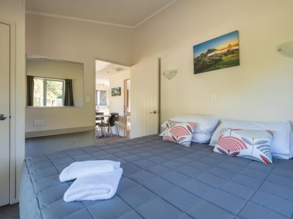 Blue Lake TOP 10 Holiday Park : photo 3 de la chambre deluxe cabin with lake view