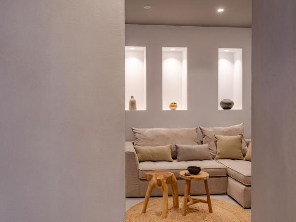 Lemon Suites Santorini : photo 2 de la chambre suite confort avec jacuzzi extérieur