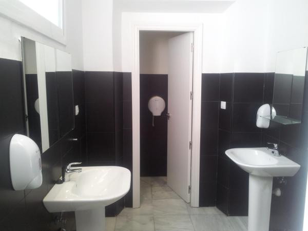 Oasis Backpackers' Palace Seville : photo 9 de la chambre lit dans dortoir pour femmes de 8 lits