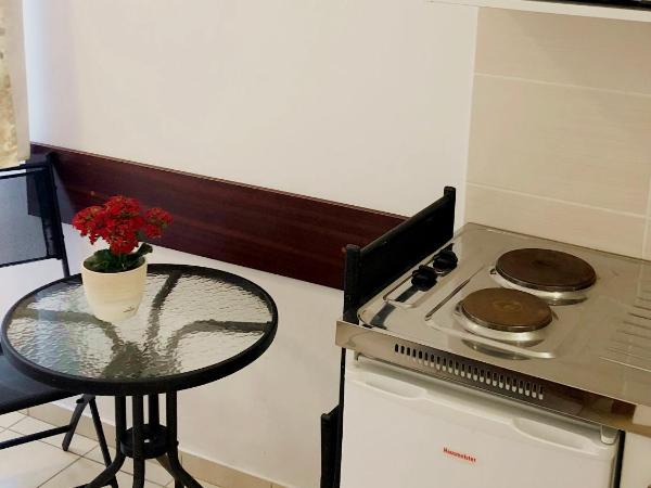 Süle Apartments & Rooms : photo 3 de la chambre studio Économique