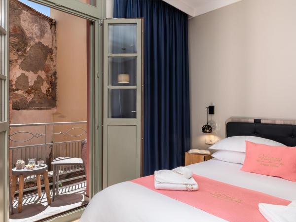 Viaggio Elegant Rooms : photo 4 de la chambre chambre quadruple de luxe avec balcon