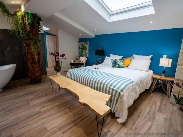 La Parenthèse des Capucins - Maison d'hôtes Bordeaux : photo 5 de la chambre chambre lit king-size avec baignoire spa