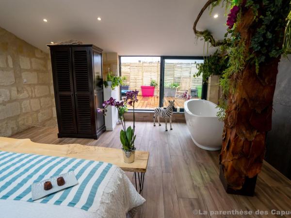 La Parenthèse des Capucins - Maison d'hôtes Bordeaux : photo 2 de la chambre chambre lit king-size avec baignoire spa