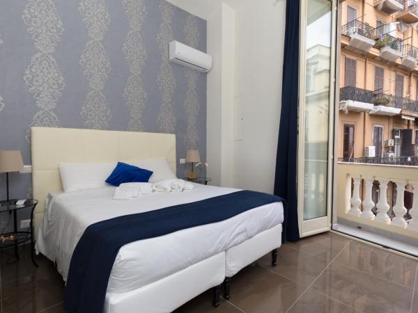 B&B Depretis19 : photo 10 de la chambre chambre double deluxe avec balcon