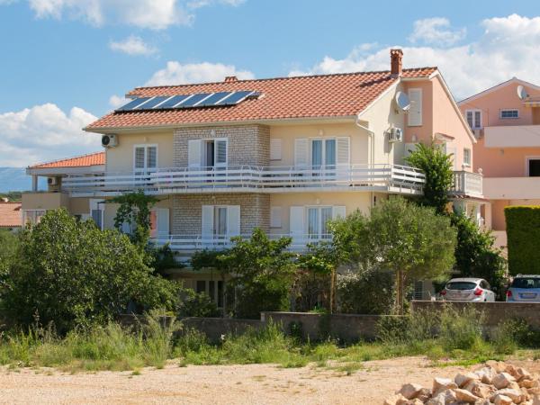 F• R• I• E• N• D• S• : photo 3 de la chambre chambre lit king-size