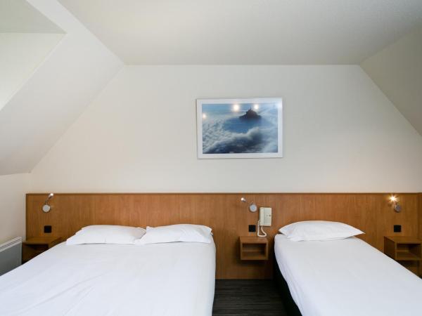 Hôtel Vert : photo 5 de la chambre chambre quadruple avec baignoire