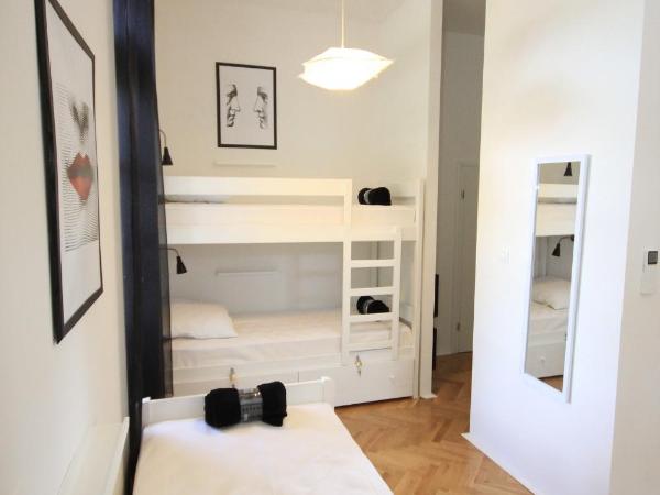 The Hostel : photo 5 de la chambre lit simple en dortoir mixte - vue sur jardin