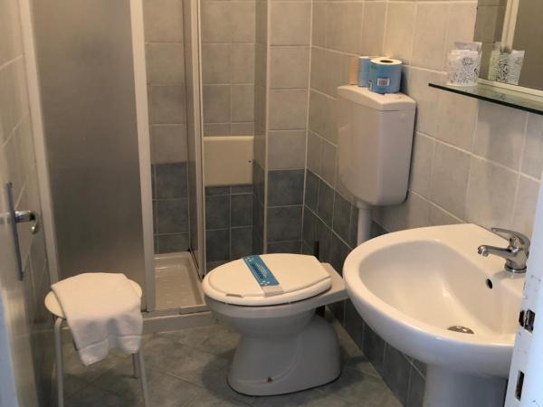 Hotel Adriatico : photo 4 de la chambre chambre double ou lits jumeaux avec balcon