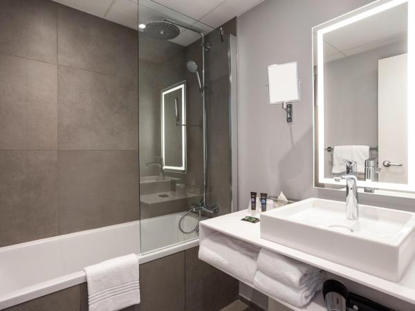 Novotel Annecy Centre : photo 1 de la chambre chambre lit queen-size supérieure avec 2 canapés