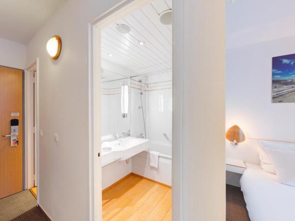 Novotel Poznań Malta : photo 4 de la chambre chambre double standard avec canapé