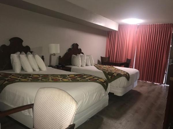 Alamar Resort Inn : photo 2 de la chambre chambre avec 2 grands lits queen-size