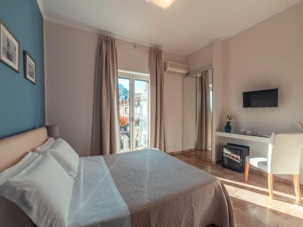 B&B Teatro Greco 39 : photo 4 de la chambre chambre double avec balcon