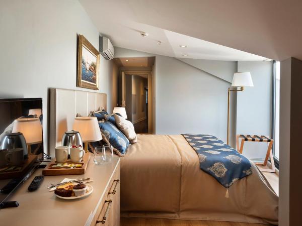 Güner Business Hotel : photo 1 de la chambre chambre double deluxe (2 adultes + 1 enfant)