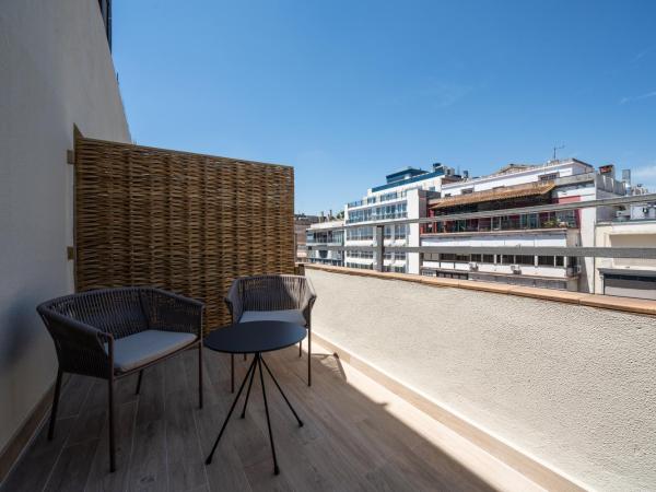 Catalonia Plaza Catalunya : photo 4 de la chambre chambre double supérieure avec terrasse et accès au spa