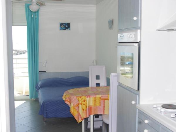 Les Stoechades : photo 3 de la chambre studio - accessible aux personnes à mobilité réduite