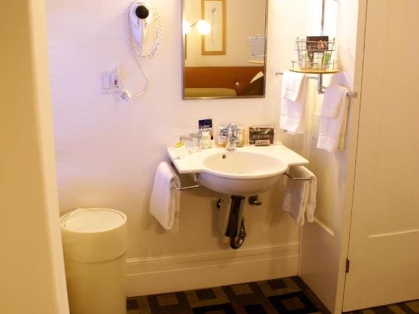 The Mosser Hotel : photo 3 de la chambre chambre lit queen-size avec salle de bains commune