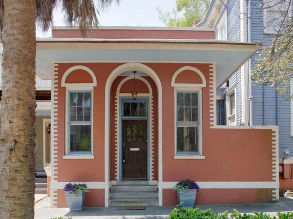 101 E Waldburg - Cozy Cottage just off of Forsyth Park : photo 3 de la chambre cottage - vue sur jardin