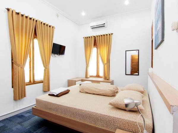 Embe Joglo Homestay : photo 1 de la chambre chambre familiale