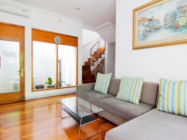 Embe Joglo Homestay : photo 8 de la chambre chambre familiale