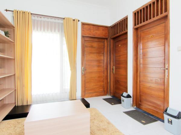 Embe Joglo Homestay : photo 9 de la chambre chambre familiale