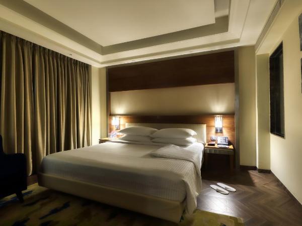 Ramada Gurgaon Central : photo 4 de la chambre executive suite with happy hours (1+1 ;only applicable for imfl not all the brand at the bar) and 20% discount on f&b