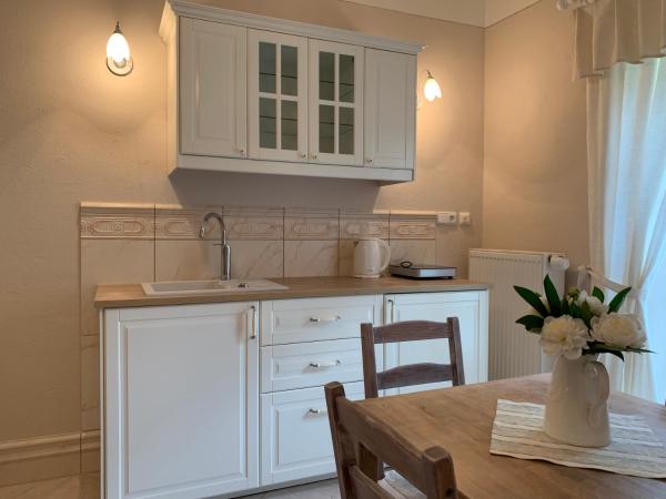 Pension Amadeus & Apartments : photo 6 de la chambre appartement avec balcon