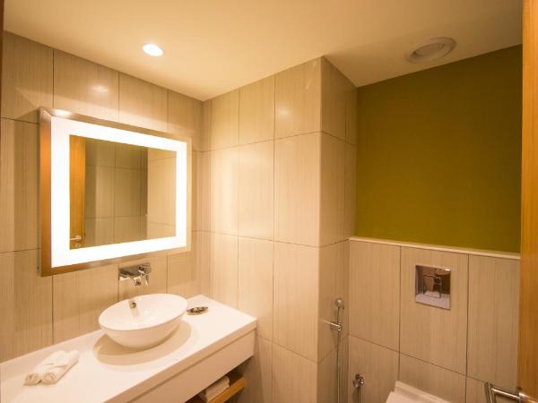 Novotel Chennai OMR : photo 3 de la chambre executive room king bed - aqua pool view