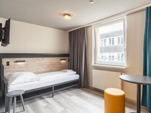 a&o Köln Neumarkt : photo 3 de la chambre chambre simple