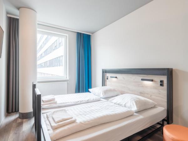 a&o Köln Neumarkt : photo 2 de la chambre chambre lits jumeaux