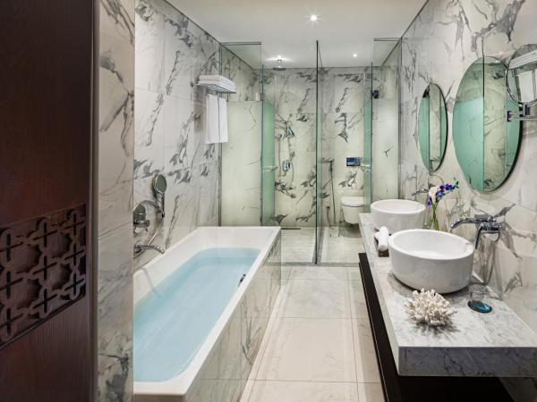 Millennium Place Dubai Marina : photo 4 de la chambre suite place exécutive avec balcon