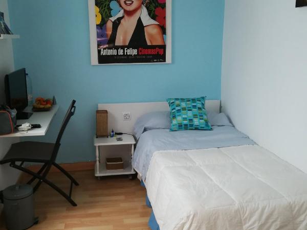 Habitacion junto Torres Serranos : photo 1 de la chambre chambre simple standard avec salle de bains commune