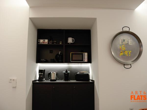 Art&Flats Hostel : photo 1 de la chambre chambre triple avec salle de bains privative