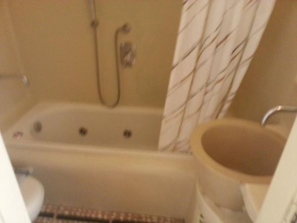 Studios & Suites Rania : photo 9 de la chambre studio (3 adultes) avec vue sur jardin