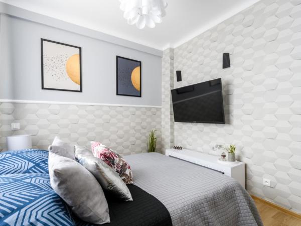 ClickTheFlat Palace of Culture View - Apart Rooms : photo 3 de la chambre chambre double standard avec salle de bains commune