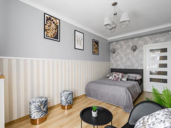 ClickTheFlat Palace of Culture View - Apart Rooms : photo 1 de la chambre chambre double standard avec salle de bains commune