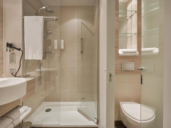 H2 Hotel Berlin-Alexanderplatz : photo 4 de la chambre chambre double ou lits jumeaux