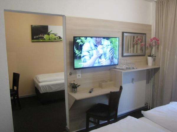 Milano Hotel : photo 1 de la chambre chambre triple avec salle de bains privative