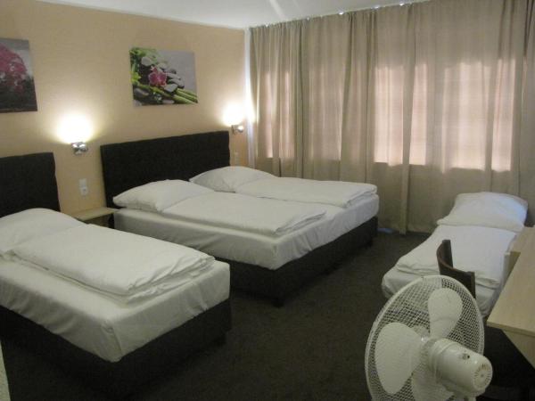 Milano Hotel : photo 3 de la chambre chambre quadruple avec salle de bains