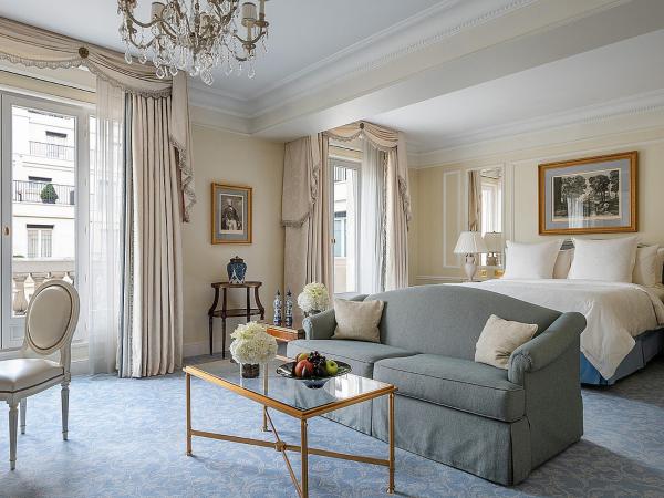 Four Seasons Hotel George V Paris : photo 1 de la chambre chambre lit king-size premier