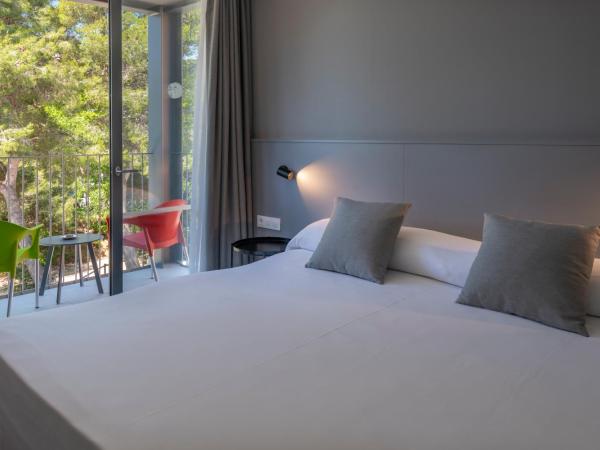GHT Sa Riera : photo 1 de la chambre chambre double ou lits jumeaux supérieure avec terrasse