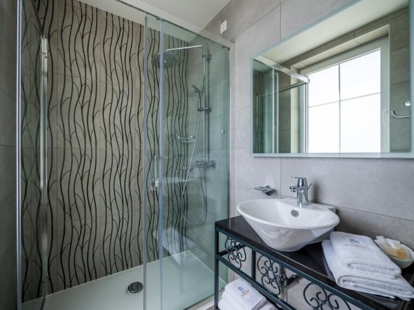 Hotel Domino : photo 7 de la chambre chambre double avec balcon - vue sur mer