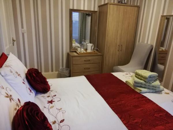 Hunters Lodge B&B : photo 1 de la chambre chambre double avec salle de bains commune